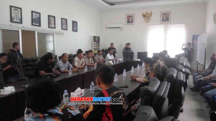 Aktivis GMBI saat melakukan audiensi di Kantor BBWS Citanduy Kota Banjar.