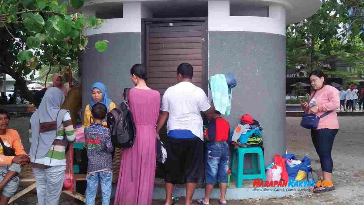 Manfaatkan Kamar Mandi Gratis Di Pangandaran, Wisatawan Rela Antri Panjang - Harapan Rakyat Online