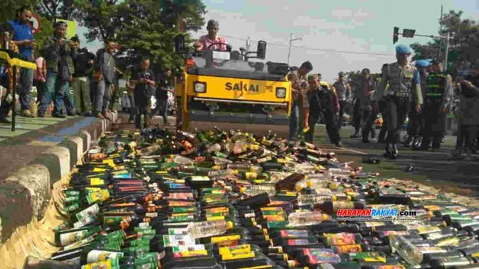 Ribuan Botol Miras Hasil Operasi Pekat di Ciamis dan Pangandaran Dimusnahkan