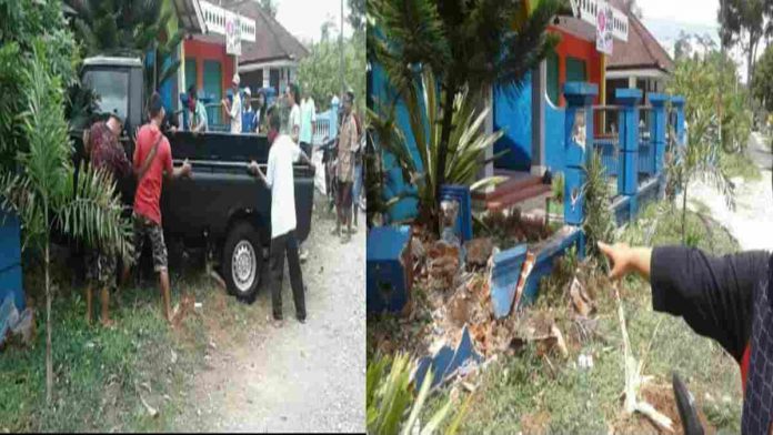 mobil bak terbuka