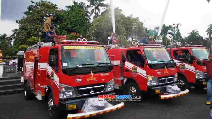 Upaya meningkatakan pelayanan terhadap tanggap musibah kebakaran, Pemerintah Kabupaten Ciamis, Jawa Barat, menambah enam unit armada pemadam kebakaran (damkar).