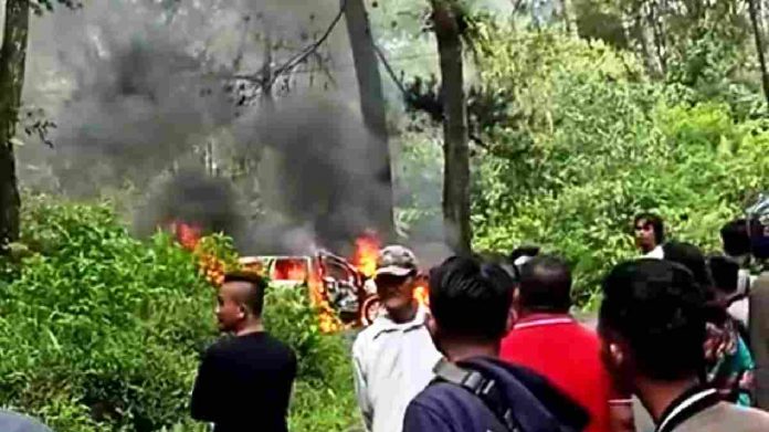 Sebuah mobil bernopol E 1289 BO ludes terbakar di Jalan Jahim, Kecamatan Sukamantri, Kabupaten Ciamis, Jawa Barat, Rabu (11/12/2019).