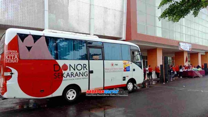 Stok darah di Unit Donor Darah (UDD) Palang Merah Indonesia (PMI) Kota Banjar, Jawa Barat, menipis, terutama untuk golongan darah AB dan golongan darah A.