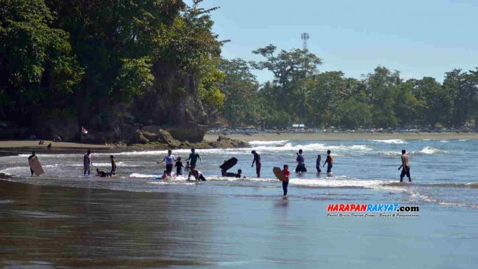 Suasana Pantai Batukaras Pangandaran