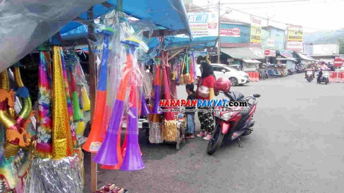 Penjual Terompet di Kota Banjar