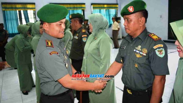 Empat perwira TNI di jajaran Kodim 0613/Ciamis dialih tugaskan. Alih tugas ditandai dengan serah terima jabatan Perwira Pertama dan Menengah di Aula Makodim Ciamis, Jawa Barat, Jum’at (06/12/2019).