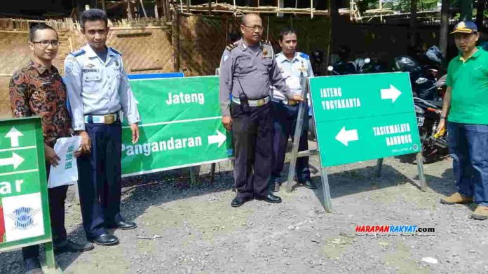 Pemasangan Rambu Lalu Lintas
