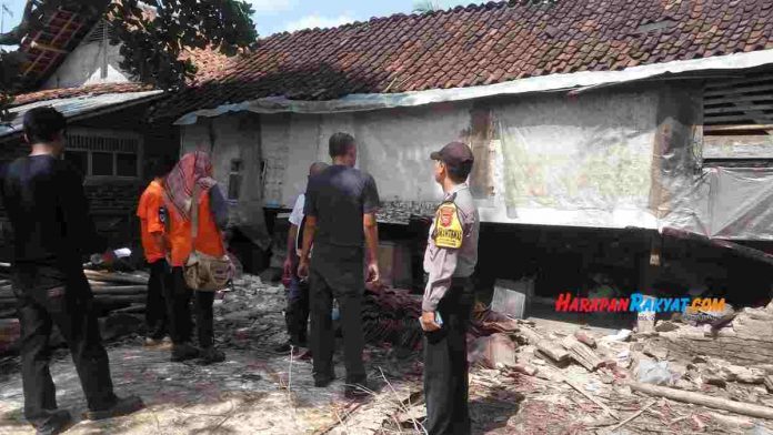 Rumah ambruk di Kota Banjar