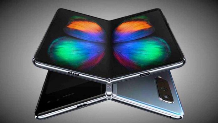 Fitur unggulan HP layar lipat Samsung Galaxy Fold mampu menyedot perhatian pengguna smartphone. Salah satu fitur unggulan HP layar lipat Samsung ini terletak pada desainnya yang elegan.