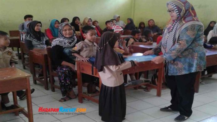 Siswa SD di Pangandaran