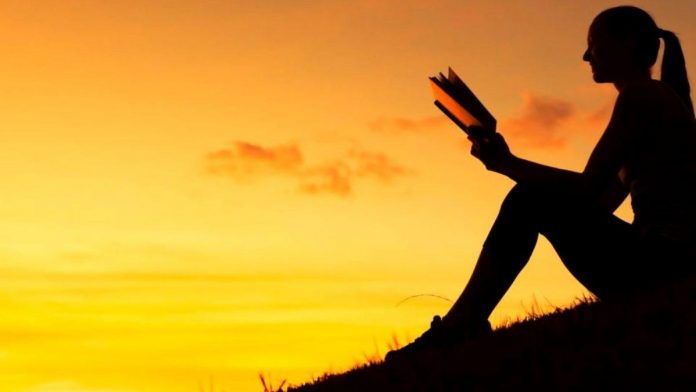 Menerapkan gaya hidup slow living untuk mengatasi kehidupan yang serba cepat seperti perlu dilakukan supaya kita tidak mudah stres.