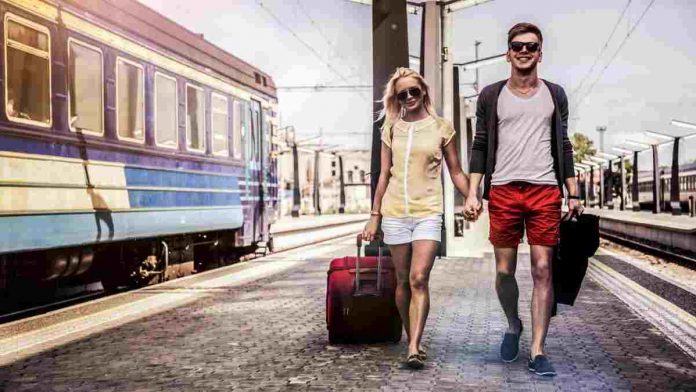 Traveling naik kereta api sudah pasti mengasikan. Jika kamu punya rencana traveling naik kereta saat mengisi libur akhir tahun ini, ada baiknya rencanakan juga kelas kereta api yang akan menemani perjalananmu ke kota tujuan liburanmu nanti.