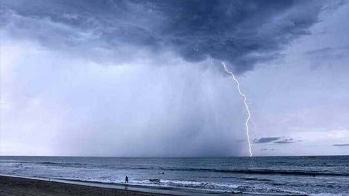 pesta tahun baru 2020 di Pantai