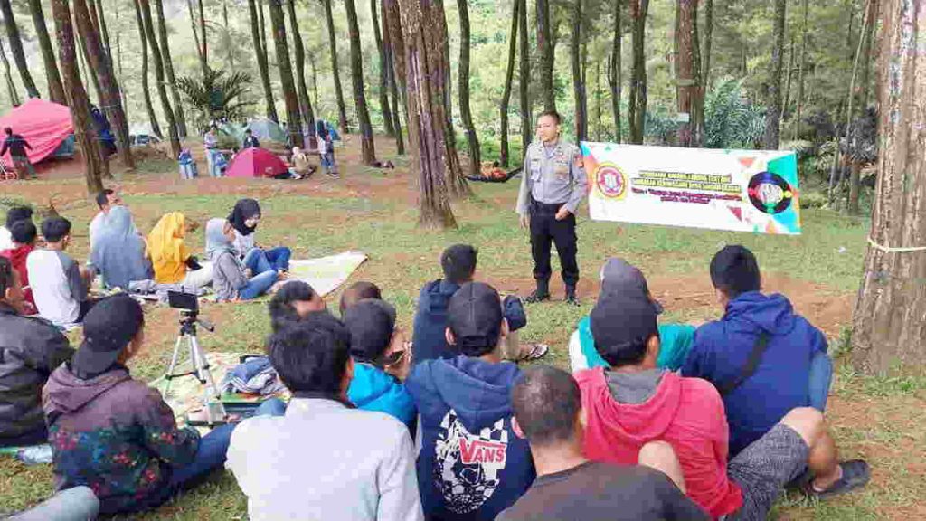 Pembinaan Kewirausahaan bagi Anggota Karang Taruna untuk Mendukung Ekonomi Desa Papayan