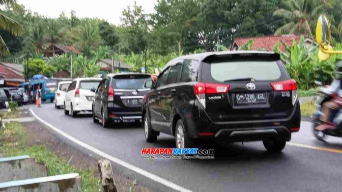 Mengakhiri libur panjang, arus kendaraan wisatawan di jalur Selatan, tepatnya dari arah Pangandaran, hingga Minggu (05/01/2020) sore, terpantau ramai lancar.