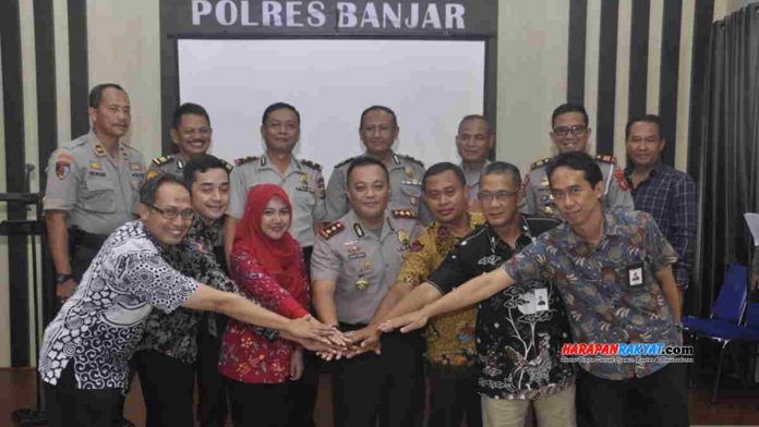Polres saat bersama Bank di Kota banjar