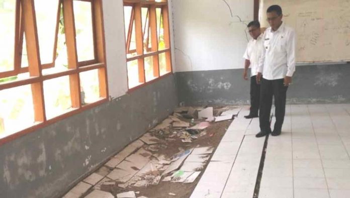 Bupati Ciamis Tinjau Bangunan SMAN 1 Pamarican yang Ambruk
