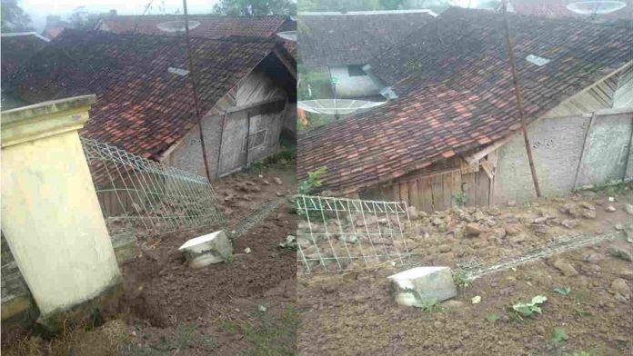 Dua Rumah Warga Patakaharja Ciamis Terancam Longsor