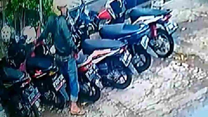Maling Terekam CCTV