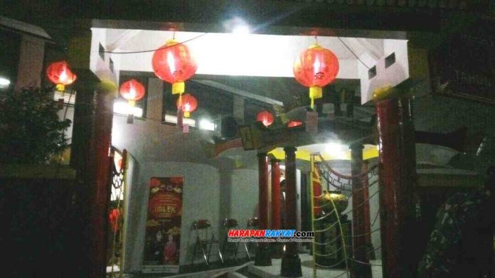 Sejarah Imlek sudah ada sejak Dinasti Xia, yang menetapkan awal tahun barunya jatuh pada awal musim semi, yaitu tanggal 1 bulan 1 Yinli.