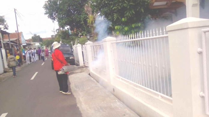 Puluhan Warga Ciamis Alami Demam Massal, Dinkes Ciamis Fogging Lingkungan Lembursitu