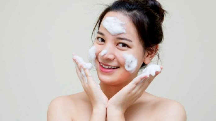 Rekomendasi sabun muka terbaik untuk kulit berjerawat dan kering