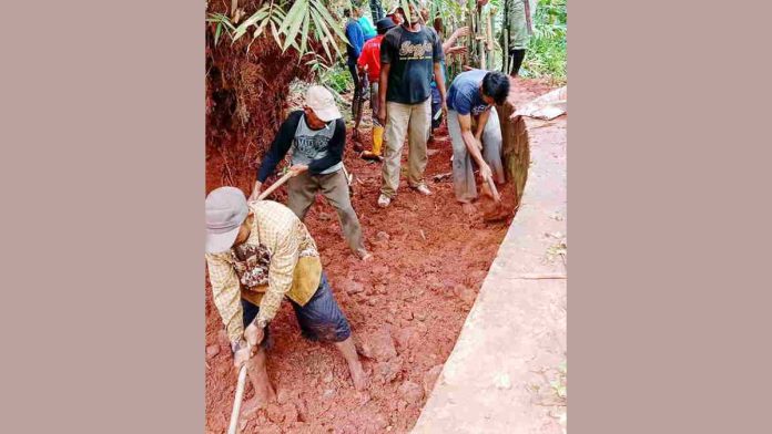 Saluran Air di Cigugur Pangandaran Tertimbun Material Longsor