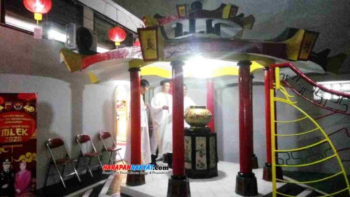 Tahun Beru Imlek di tempat ibadah Klenteng Kong Miao Litang, Kota Banjar, Tahun Baru Imlek menjadi momentum untuk instropeksi diri.