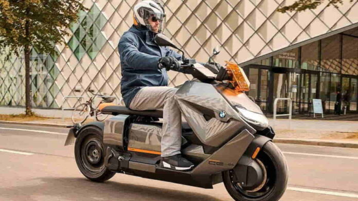 Tips Touring Dengan Motor Matic Agar Aman dan Nyaman