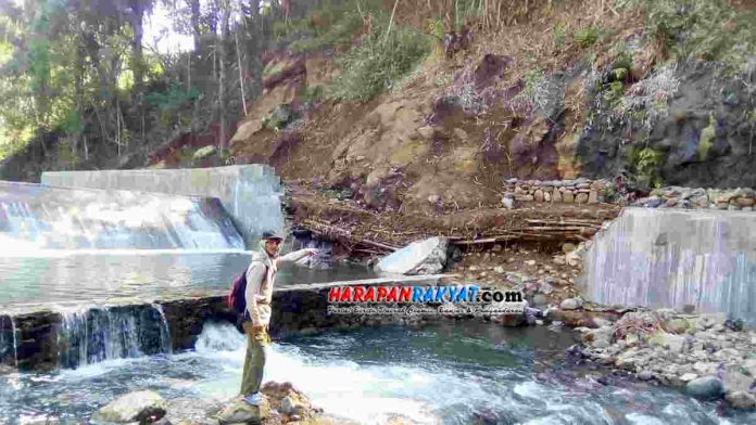 bendung Saluran Air Sungai Cimandala