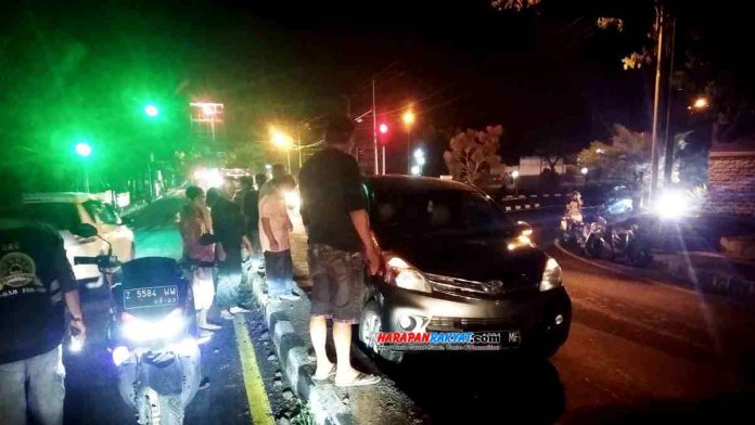 Median jalan di pertigaan lampu merah Kodim Ciamis kerap menimbulkan kecelakaan.