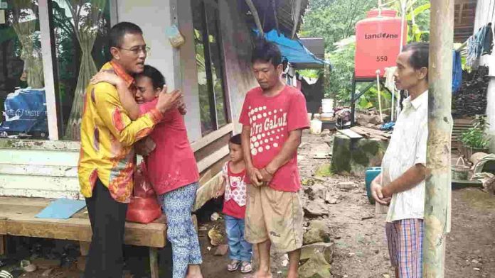 Bupati Ciamis Berikan Bantuan Tunai untuk Renovasi Rutilahu di Baregbeg