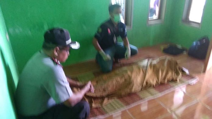 kakek gantung diri