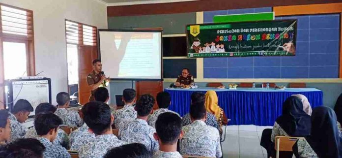 Program Jaksa Masuk Sekolah, Kejari Ciamis Sosialisasikan Bahaya Bullying dan Hoax.