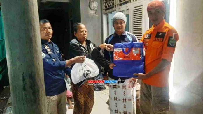 Korban banjir Sungai Citalahab di Kecamatan Pamarican, Kabupaten Ciamis, dapat bantuan logistik dari Dinsos.