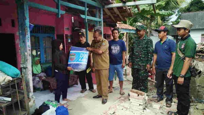 korban rumah ambruk dapat bantuan