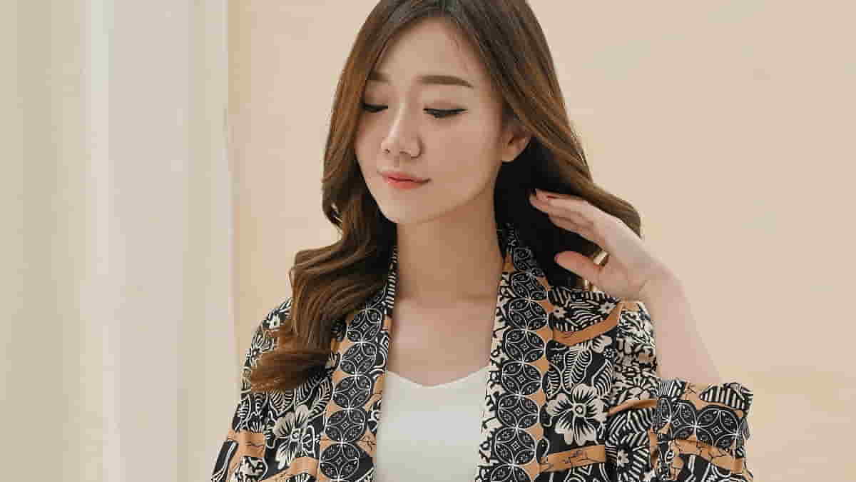 Model Cardigan Batik Wanita Modern, Modis, dan Stylish