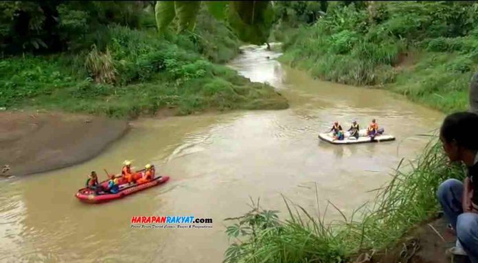 Tim SAR gabungan dari Basarnas dan Tagana kembali melakukan pencarian korban tenggelam di Sungai Ciputrahaji, Kecamatan Pamarican, Kabupaten Ciamis, Jawa Barat, Senin (17/02/2020) pagi.