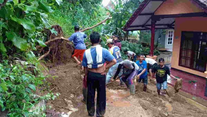 Tujuh Rumah di Desa Nasol Ciamis Terancam Longsor