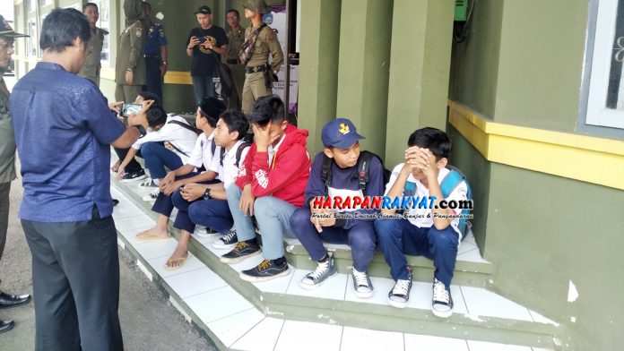 pelajar bolos sekolah