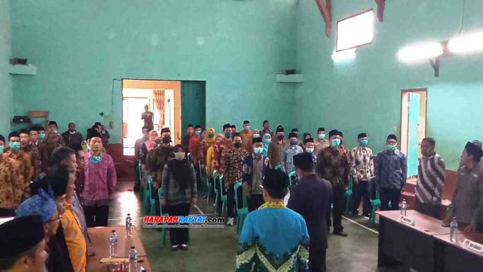 Komisi Pemilihan Umum (KPU) Kabupaten Pangandaran, Jawa Barat, hari ini, Minggu (22/03/2020), resmi melantik anggota PPS (Panitia Pemungutan Suara) pada Pemilihan Bupati dan Wakil Bupati Kabupaten Pangandaran Tahun 2020.