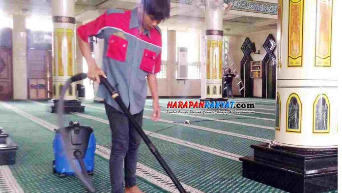 Antisipasi Penyebaran Covid-19 DMI Ciamis membersihkan masjid