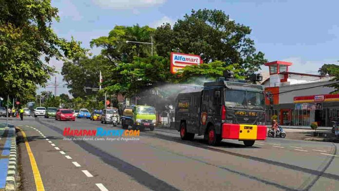 Cegah Corona, Ruas Jalan Perkotaan Ciamis Disemprot Cairan Disinfektan