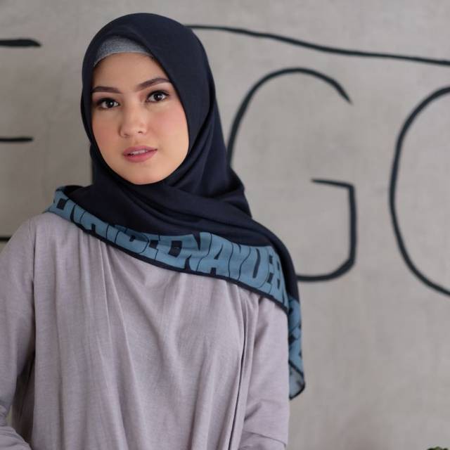Motif kerudung Deenay 