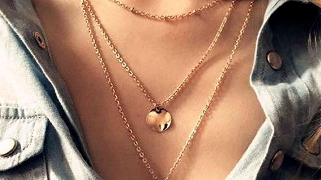 Kalung berwarna gold dan silver. Photo: Net/Ist.