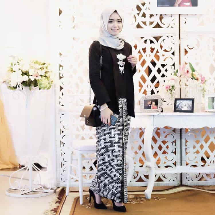 Kebaya Kutu Baru Berhijab, Tampil Cantik, Elegan, dan Sopan