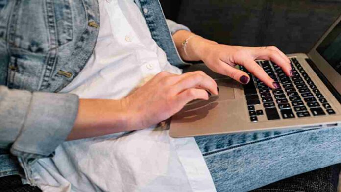 Laptop Kemasukan Semut, Lakukan Hal Ini untuk Mengatasinya