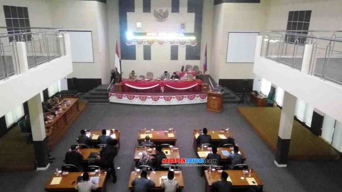 DPRD Kota Banjar, Jawa Barat, mengadakan rapat paripurna pembahasan Laporan Keterangan Pertanggungjawaban (LKPJ) Walikota Banjar tahun 2019, di Gedung DPRD Kota Banjar, Senin (10/03/2020).