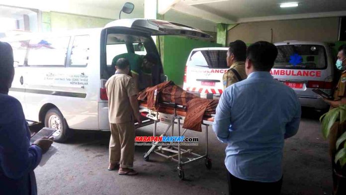 Jenazah pegawai P3D Kota Banjar yang meninggal diduga karena serangan penyakit jantung saat akan dipulangkan ke rumah duka. Foto:Muhlisin/HR