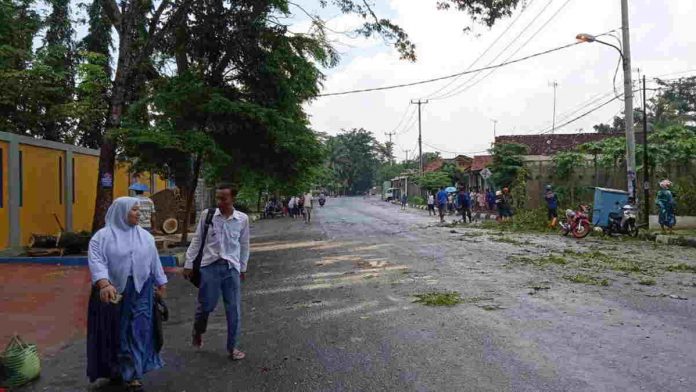 Pemkot Banjar Diminta Pangkas Pohon Rawan Tumbang di Langensari